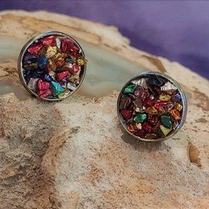 .Crushed Mineral Stud Earrings